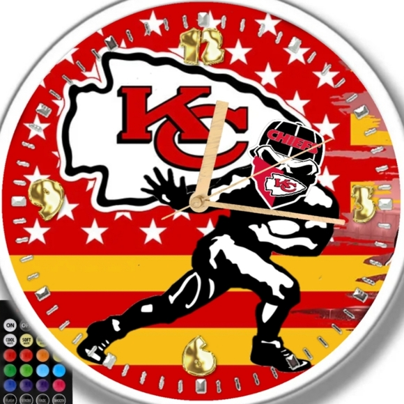 Chiefs football clock - Picture 1 of 3